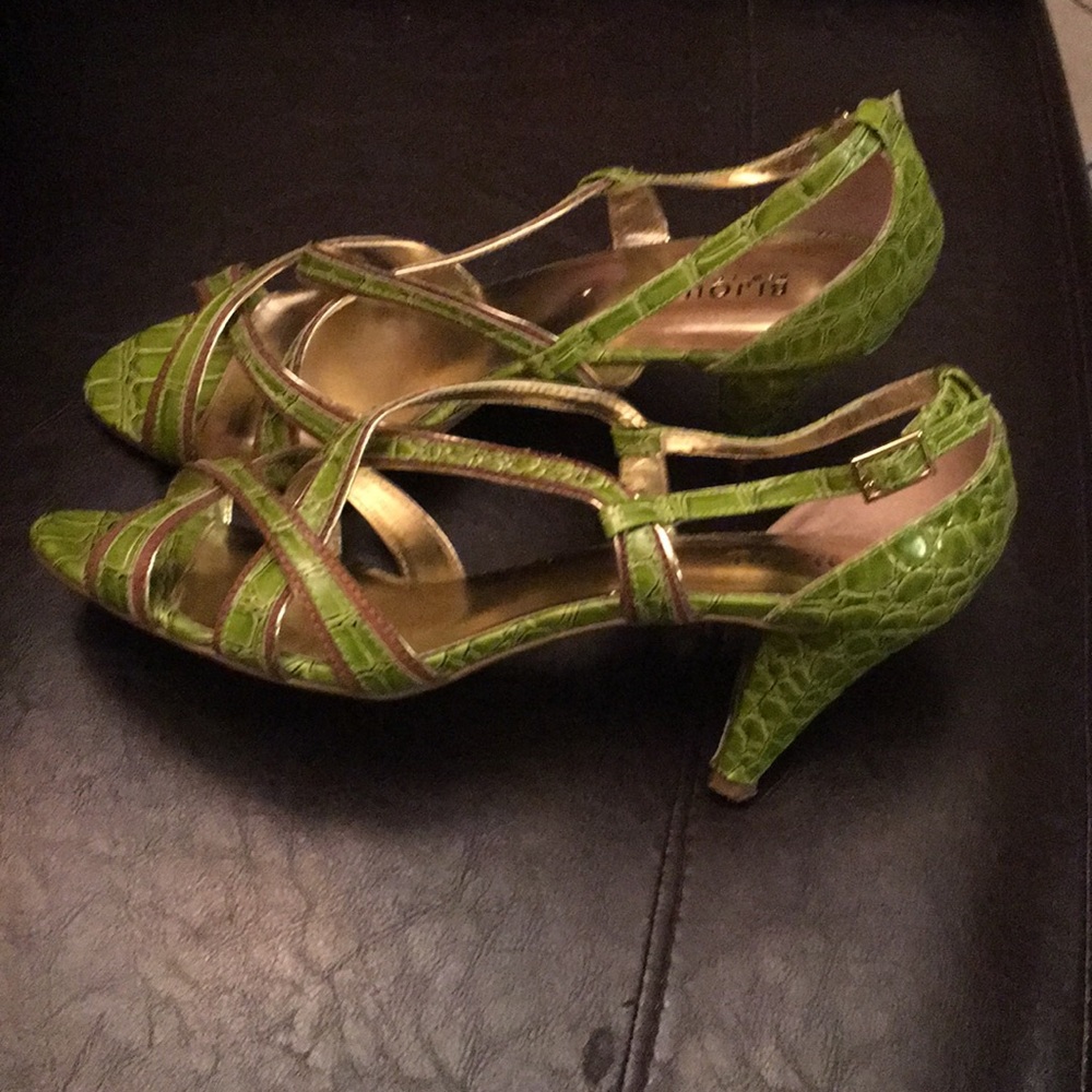 Shoes - Picture 2 of 4